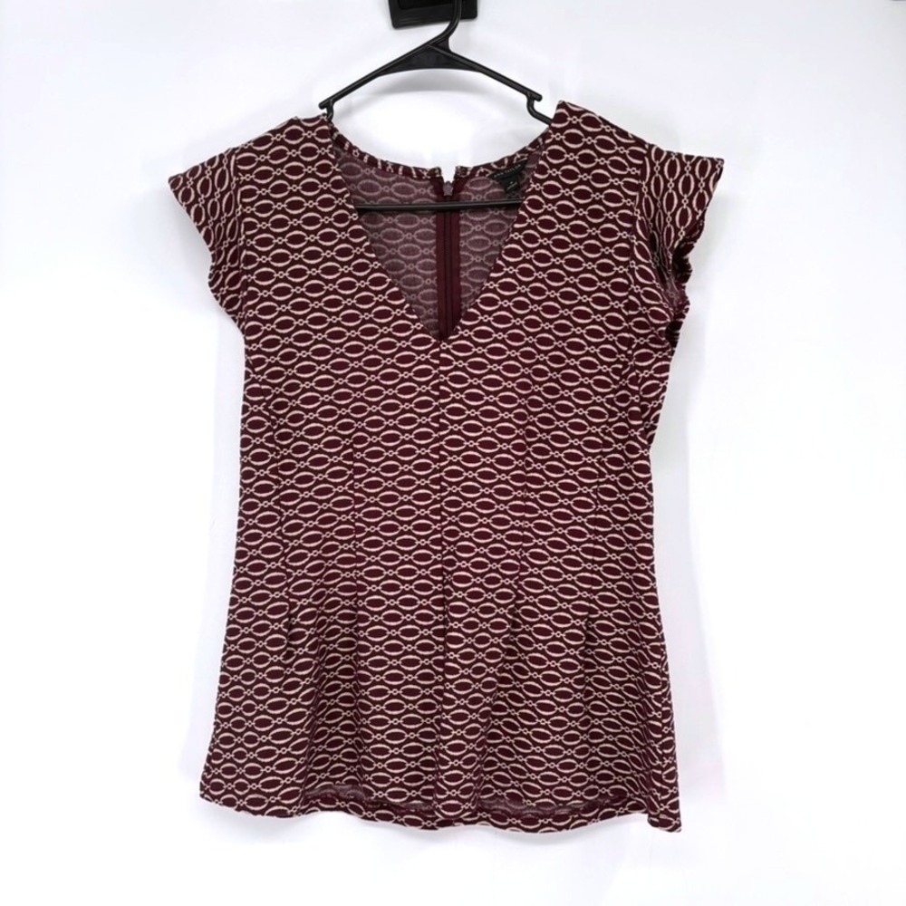 Ann Taylor Blouse M Burgundy Geometric‎ Chain Link V-Neck Cap Sleeve Top